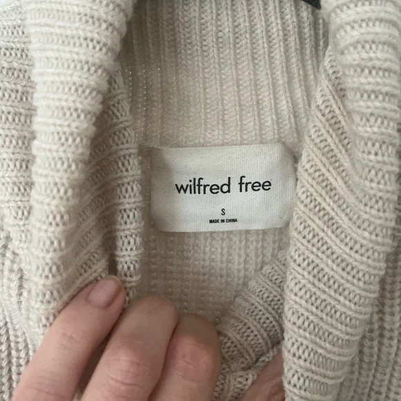 Aritzia wool turtleneck - Picture 5 of 7